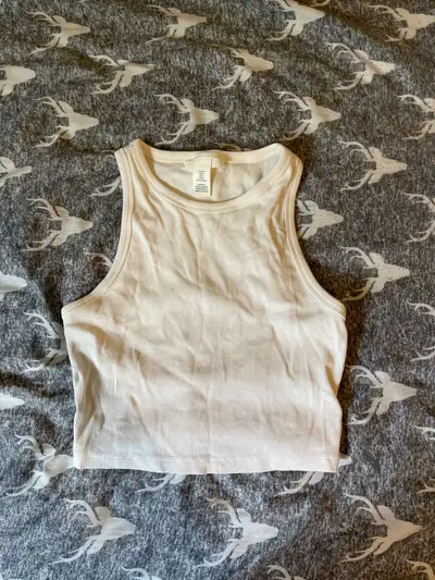 Lot de chandails et camisoles , View more