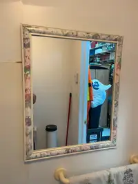 Miroir blanc et rose