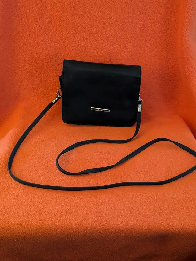 Joy Moda black fabric shoulder bag -6x5x2 inches in Women's - Bags & Wallets in Edmonton - Image 2