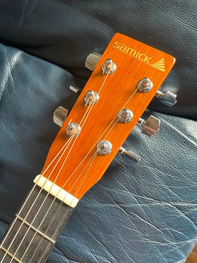 GUITAR LIKE NEW WITH CASE, NEW STRINGS in Guitars in Strathcona County - Image 8