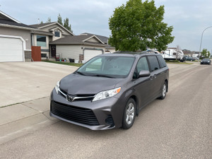 2019 Toyota Sienna LE