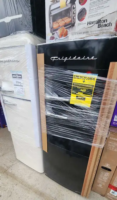 (BLACK) RETRO APARTMENT SIZE FRIDGIDAIRE FRIDGES  7.5 cu.ft, View more