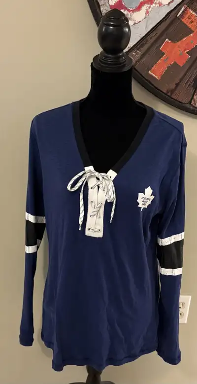 ✨✨Reebok Toronto Maple Leafs Women's XL Hockey Jersey, View more