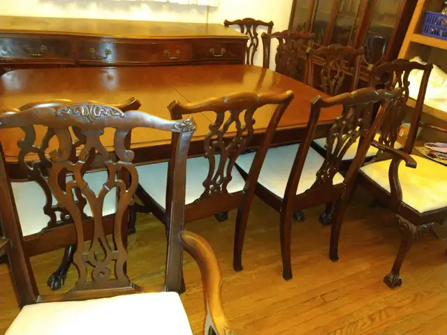 Rare Antique Mahogany Dining Room Set in Dining Tables & Sets in City of Toronto - Image 5