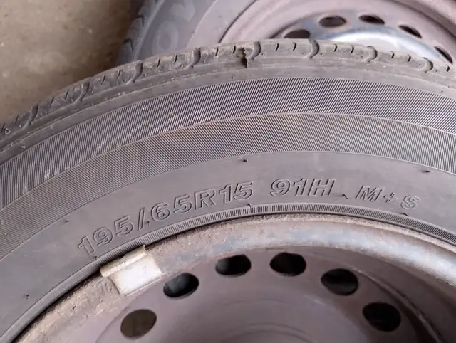 Four 15in 195/65R15 91H M+S tires on VW rims from a Rabbit in Tires & Rims in Dartmouth - Image 11