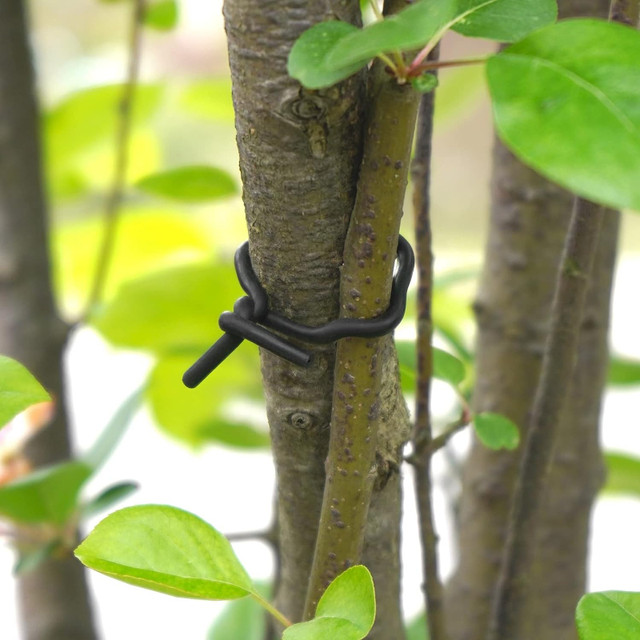 Black Garden Flexible Wire Tie in Outdoor Tools & Storage in Burnaby/New Westminster - Image 4