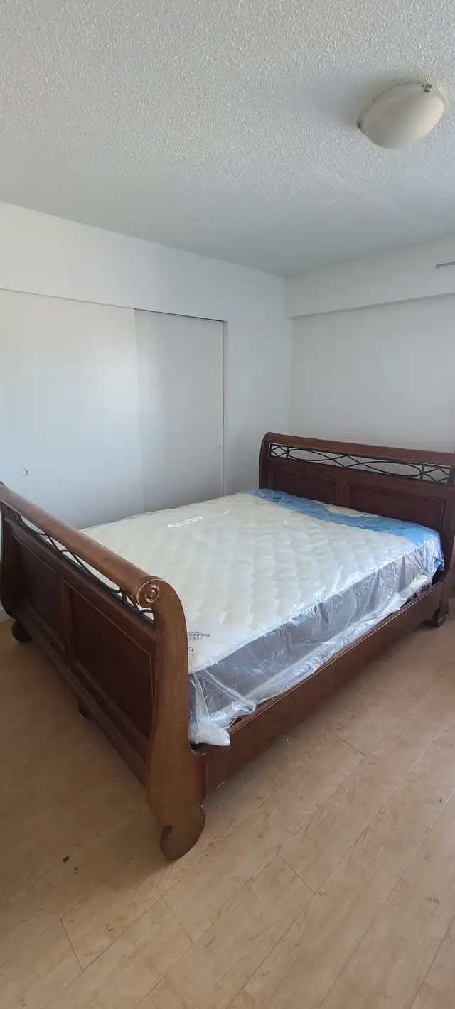 Ensemble ( Lit Bateau + Sommier + Matelas ) Queen in Beds & Mattresses in Longueuil / South Shore - Image 3