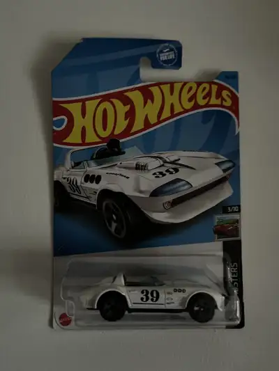 Hot Wheels HW Roadsters Corvette Grand Sport Roadster