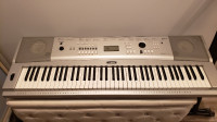 Yamaha DGX220 Keyboard