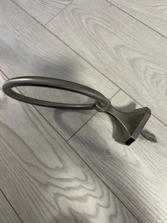 porte serviette mural argent brossé in Bathwares in Gatineau - Image 5