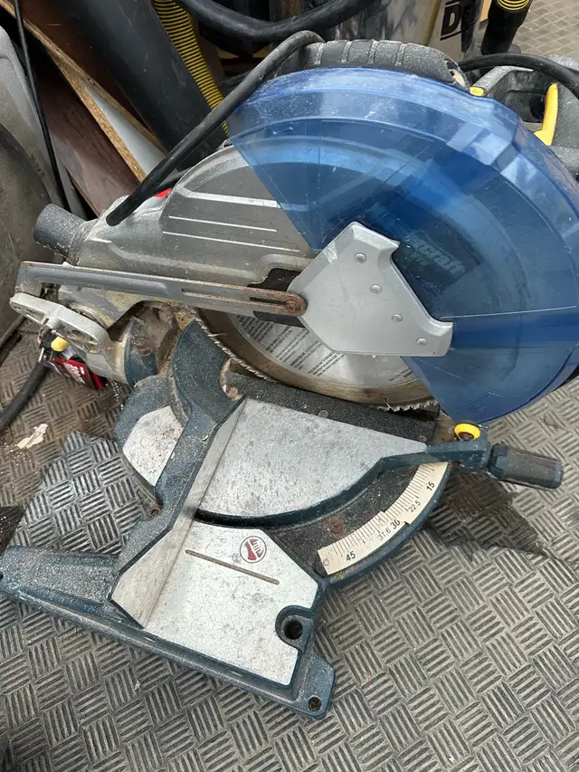 Compound mitre saw in Power Tools in Kawartha Lakes - Image 4