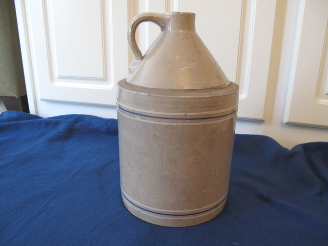 ANTIQUE STONEWARE CROCK JUG w. HANDLE - 1 gallon Whiskey in Arts & Collectibles in Guelph