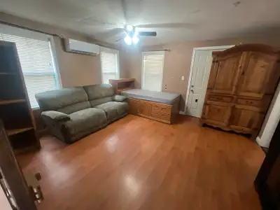 Belleville room for rent in a shared house, walking distance from bus stop to loyalist. Available Ma...