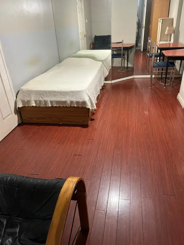 Room for non-smoking Male