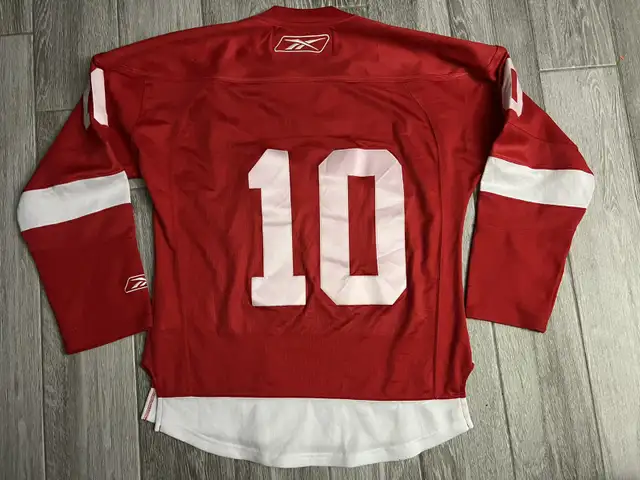 Reebok Premier Alex Delvecchio Detroit Red Wings Hockey Jersey  in Arts & Collectibles in City of Toronto - Image 3