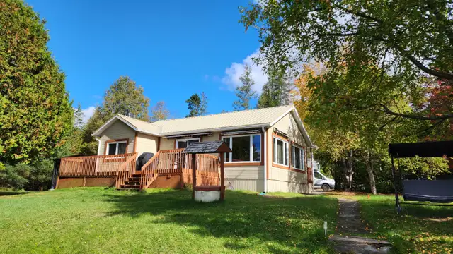 Chalet a louer bord de l'eau in Quebec in Canada - Image 9
