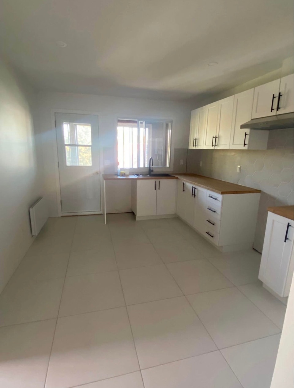 Beautiful 5 1/2 located in the Heart of Verdun 5