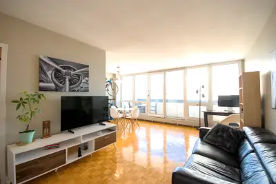 Furnished 1-Bedroom Midtown Apmt Mid-Term Rental, Avail Sep 1
