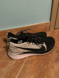 Souliers de course Nike Zoom Fly Flyknit Black White pour hommes