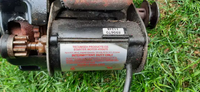 2 stroke engine tecumseh HSK845 in Snowblowers in Oakville / Halton Region - Image 5