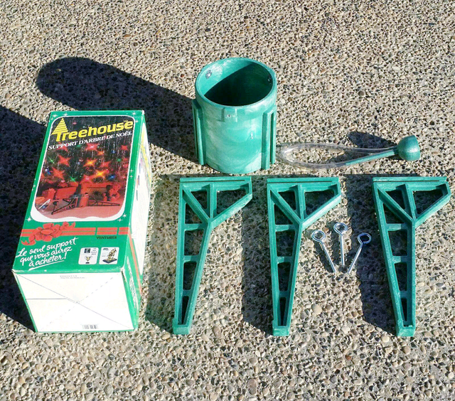 ☆☆ 2 - CHRISTMAS TREE STANDS - $45 EACH! ☆☆548862423068856322