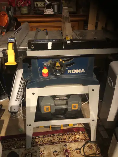 Top famous Canadian brand ( Rona) Table saw with blade and other accessories works