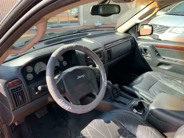 Jeep Grand Cherokee 2001 Limited! AS IS NOT STARTING! in Cars & Trucks in Mississauga / Peel Region - Image 2