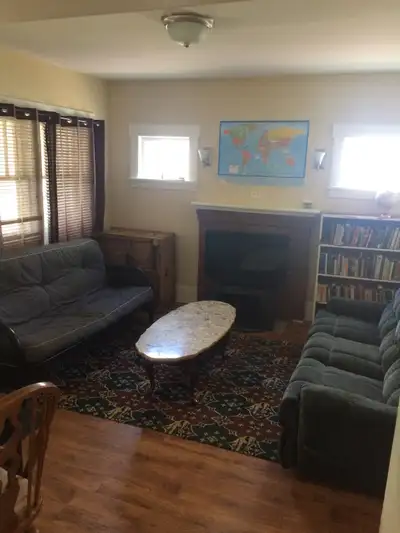 Furnished room for rent / Chambre a louer meublé