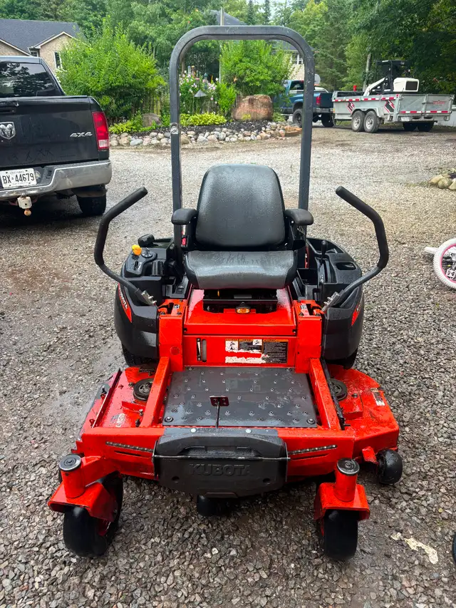 Kabota zero turn mower in Lawnmowers & Leaf Blowers in Barrie - Image 5