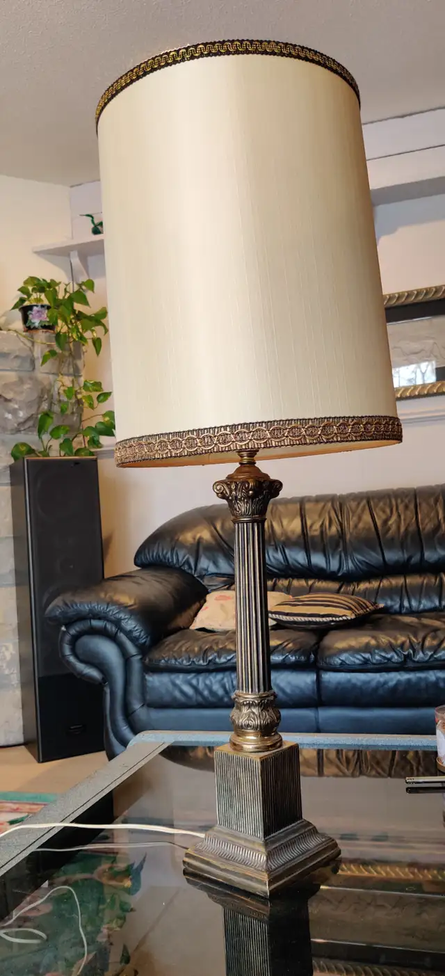 Antique Vintage Table Lamp in Indoor Lighting & Fans in City of Toronto - Image 3