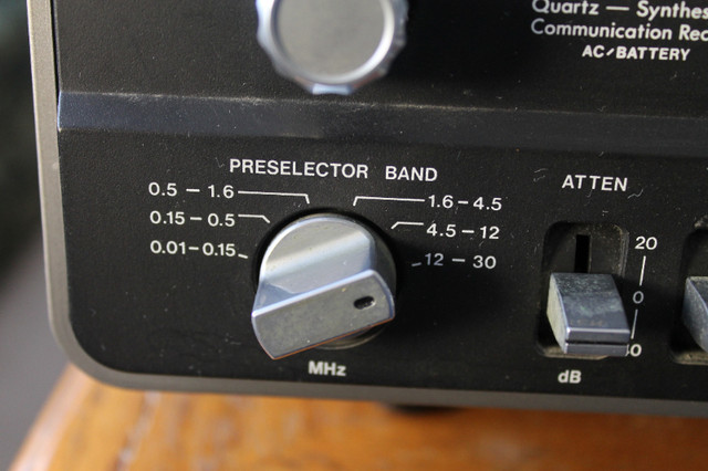 REALISTIC DX-302 AM/SSB  MULTI BAND SHORTWAVE  RECEIVER in General Electronics in Hamilton - Image 4