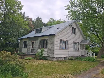 1 ½ storey house on large lot in country setting; Located near Cumberland, Ontario; between Orleans...