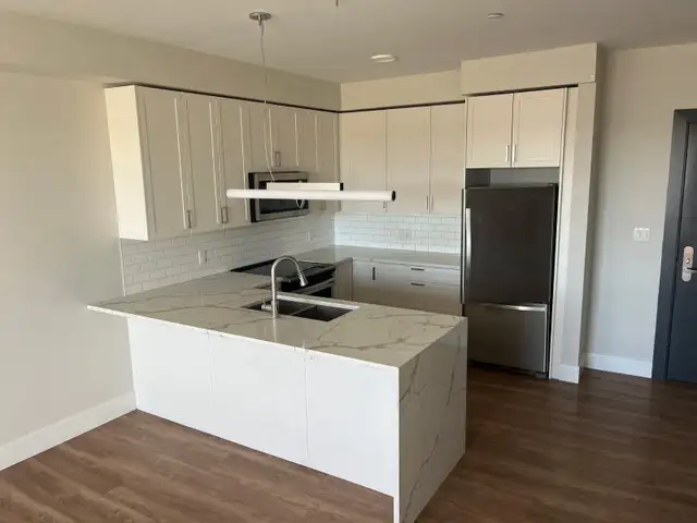  Move-In Ready Apartment in Prime PEI Location! Shorefront ✨ in Long Term Rentals in Charlottetown - Image 4