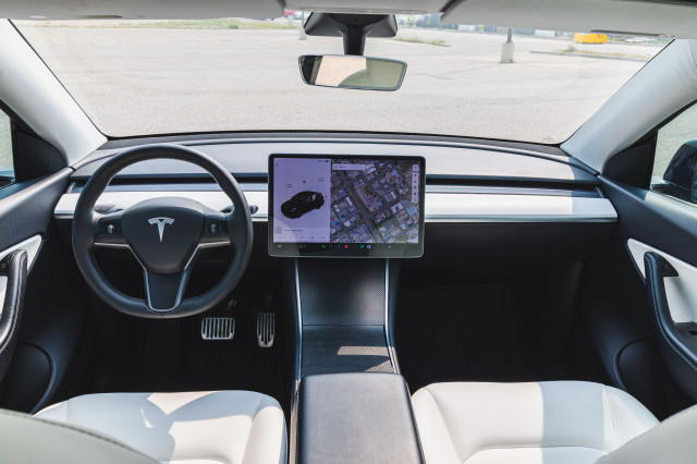 Tesla Model Y in Cars & Trucks in Calgary - Image 2