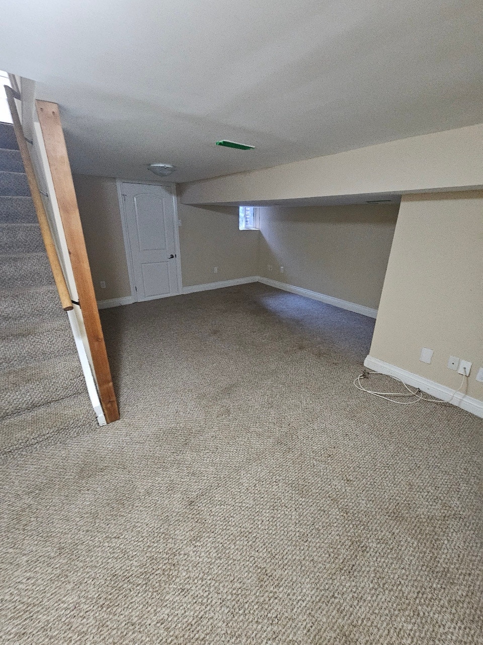 2 bedroom main floor and basement for rent in Toronto 2