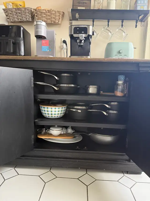 Kitchen Buffet Cabinet in Other in Mississauga / Peel Region - Image 5