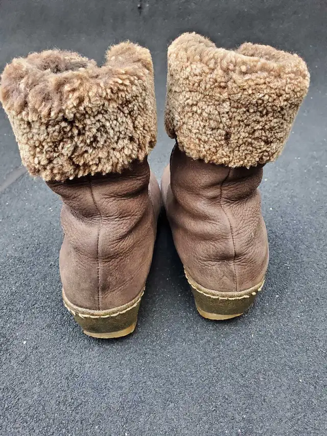 Pajar brown/tan leather sherpa lined ankle boots - size 8 in Women's - Shoes in City of Toronto - Image 5