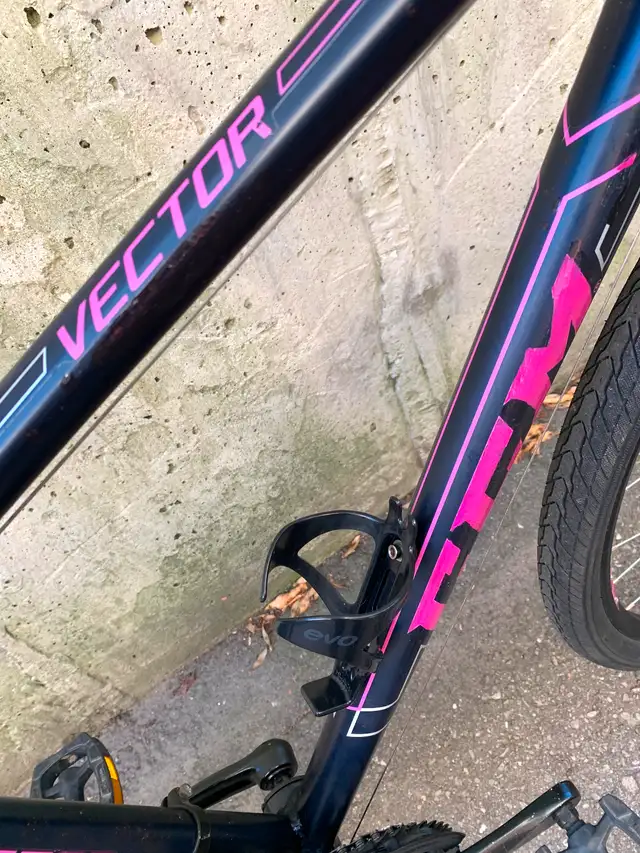 LIKE NEW! medium size ladies city bike with disc brakes TUNED!62863739303939123