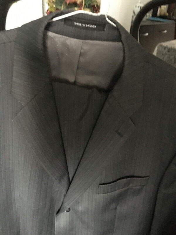 Men Suit (Kelvin Klein 42L) I've 20 of different Jackets & suits dans Hommes  à Ville de Montréal - Image 2