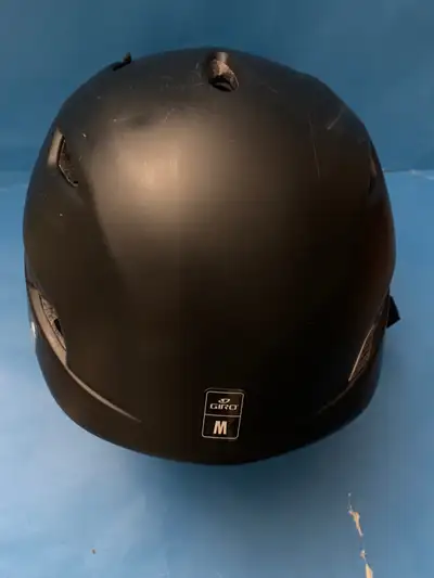 Giro Montane Helmet Adults-Sz: M (55.5 - 59 cm) in great condition $49 Pick at 253 South Park Road (...
