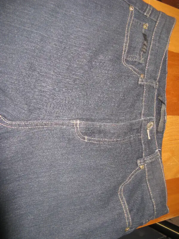 Pantalon pour femme SIMON CHANG  Denim grandeur 10 in Women's - Bottoms in Trois-Rivières - Image 2