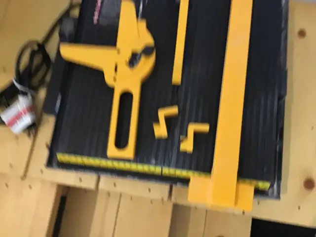 Plasplugs  Power Master Diamond Wheel Tile Wet Saw. in Power Tools in Winnipeg - Image 4