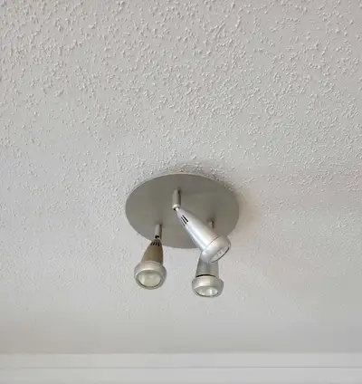 Luminaire 3 spots ajustables / 3 spot adjustable light fixture, View more