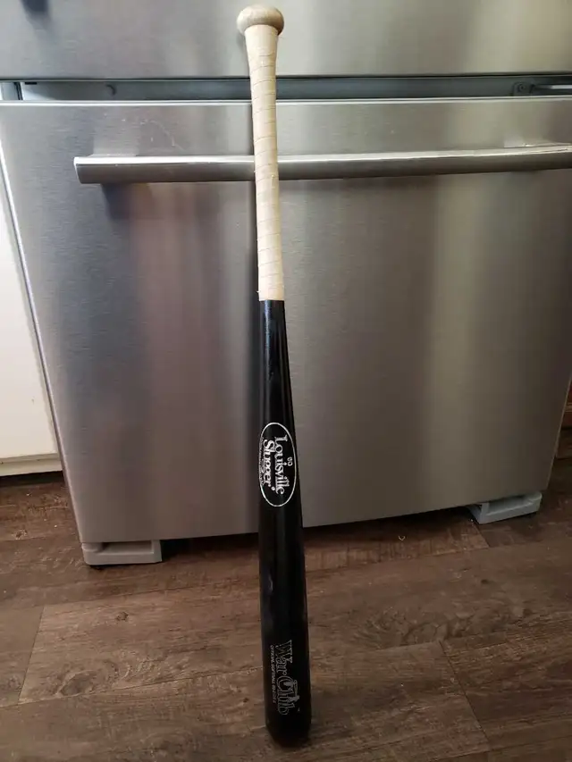 Louisville Slugger WAR CLUB Baseball Bat  in Baseball & Softball in Barrie - Image 2