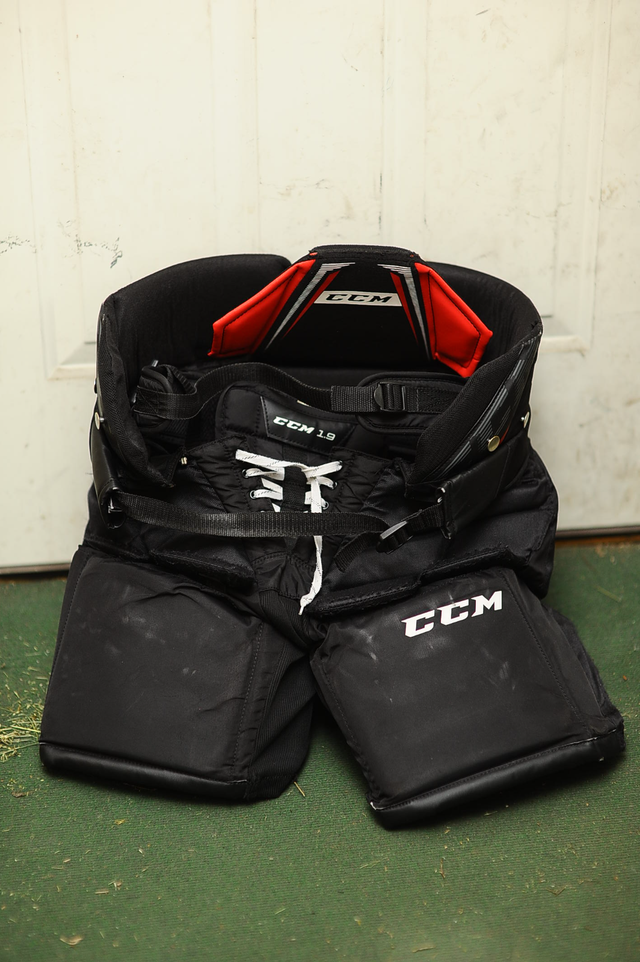U11-U14 Goalie Equipment in Hockey in City of Toronto - Image 7