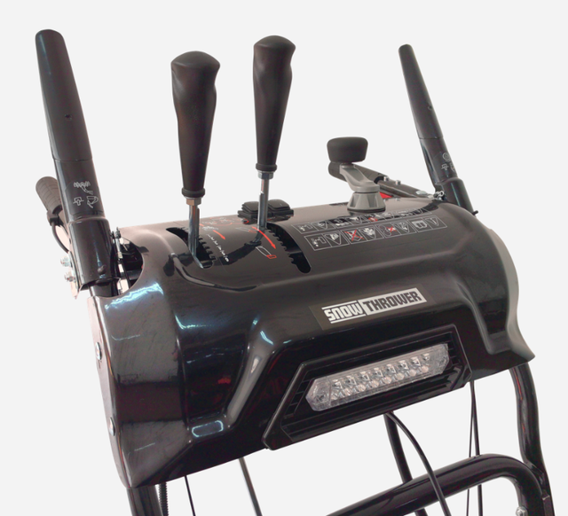 30-Inch Self-propelled Gas Snow Blower in Snowblowers in Markham / York Region - Image 3