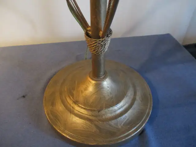 VINTAGE ART DECO STYLE FLOOR LAMP WITH SHADE-BUDDING FLOWERS! in Arts & Collectibles in Laval / North Shore - Image 5
