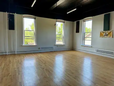 Studio space perfect for wellness classes, Qigong, Tai Chi, yoga, pilates, mediation, etc. High ceil...