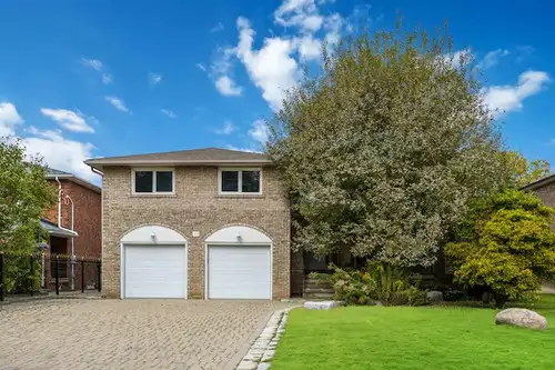 Charming Family Home In The Most Prestigious South Richvale Neighbourhood, Granite & Gleaming Hardwo...