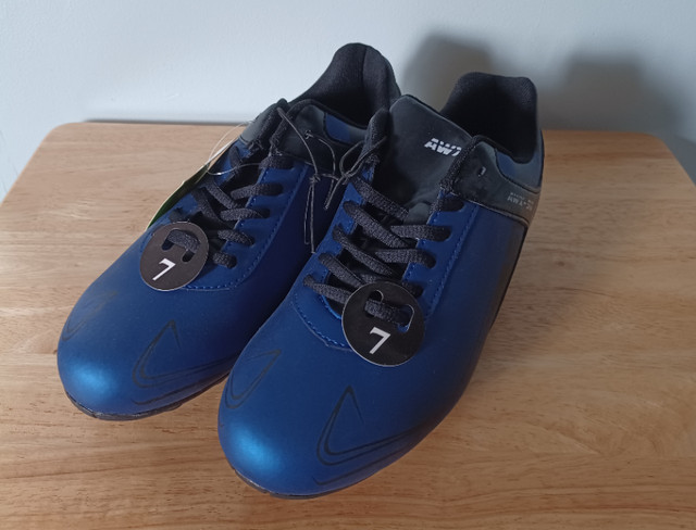 Brand New AWX-90 Men's Soccer Shoe Size 7 For Sale! in Soccer in Markham / York Region - Image 2